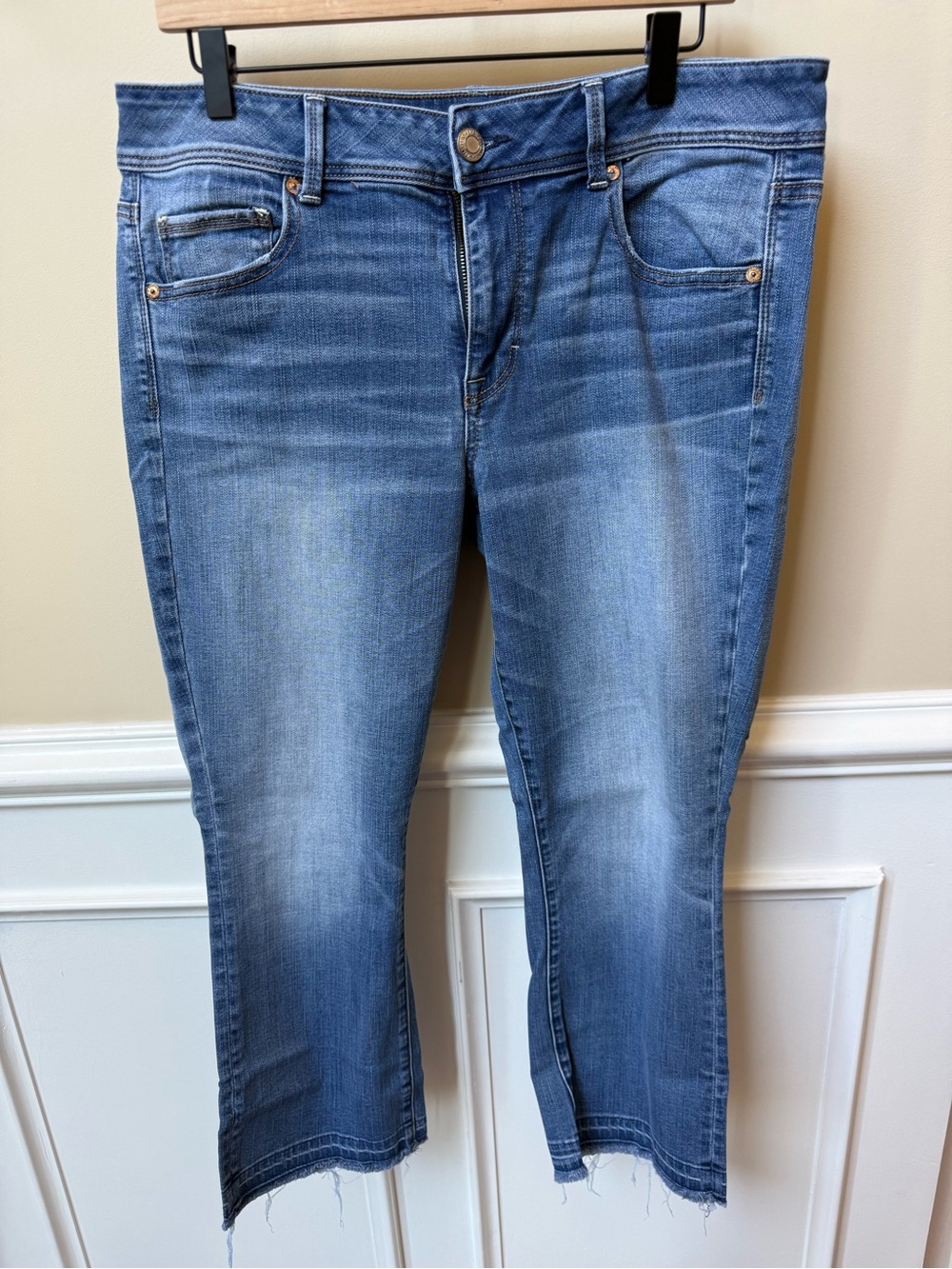 American Eagle Outfitters Light Blue Cropped Stretch Jeans